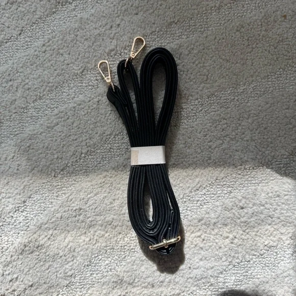 PRETTY LITTLE THING BLACK WOVEN BAG WITH GOLD CHAIN - Picture 3 of 4